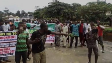 Akwa Ibom: Angry Youths Block Roads in Uyo