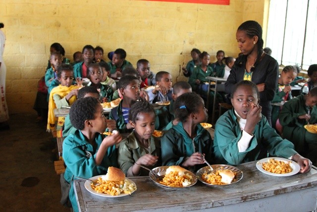 BREAKING: FG Increases School feeding Consumption To N100 Per Child