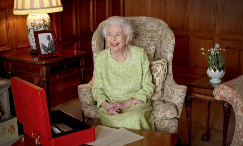 Queen Elizabeth Calls Off Virtual Meeting As COVID-19 Symptoms Insist