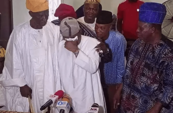  Senator Seeking Ogun Seat Cries Before Constituents