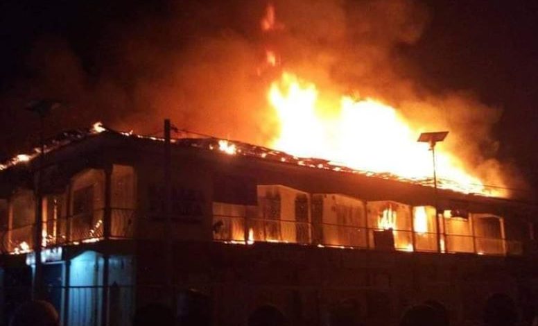Late night fire destroys shanties in Lagos