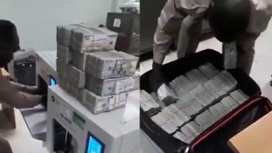 Party Delegates Reportedly Discover They Collected Fake Dollars