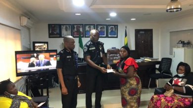 Police Present N9.1m To Bereaved Anambra families