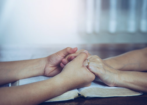 Best 10 wedding anniversary prayers of faithful spouses