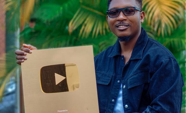Ejimozy gets Gold YouTube Plaque for 1 Million Subscribers