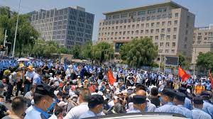 Foxconn: iPhone maker apologises after huge protests at China plant