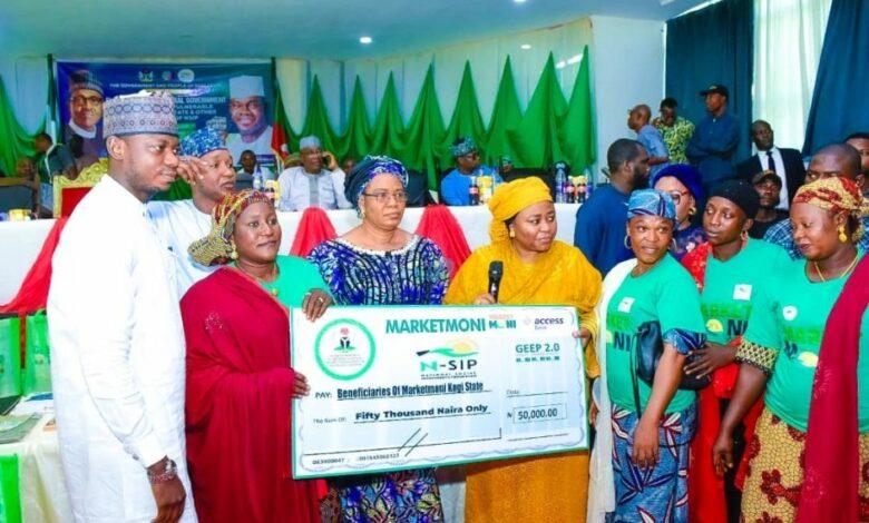 Nigerian Govt Disburses Cash Grant To Over 3400 Vulnerable Groups, Others