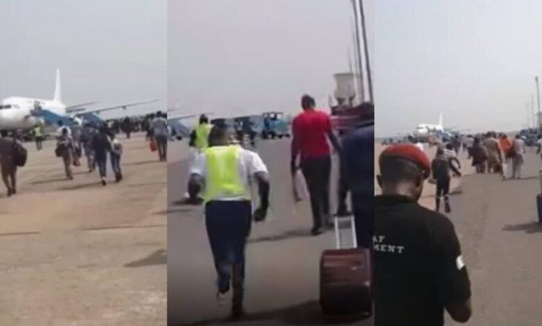 “Everything is hard in Nigeria” – Netizens react as passengers run to board plane as it prepares to take off
