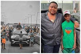 Cubana Chief Priest To Sponsor Education Of Teenager In Iconic Moment With Peter Obi During Lagos Rally