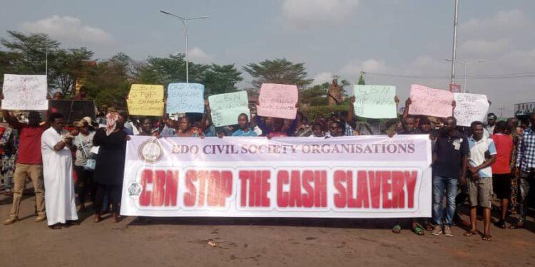 Protesters block CBN gate in Benin