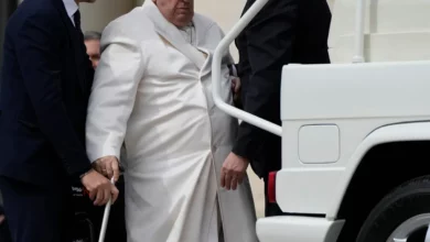 Pope returns to Vatican after brief hospital visit