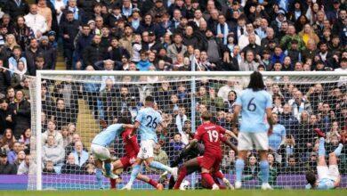 Manchester City cruise to victory over Liverpool to stay in the hunt