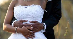 My newly married friend may soon be single again because she’s insisting on keeping her last name – Lady spills