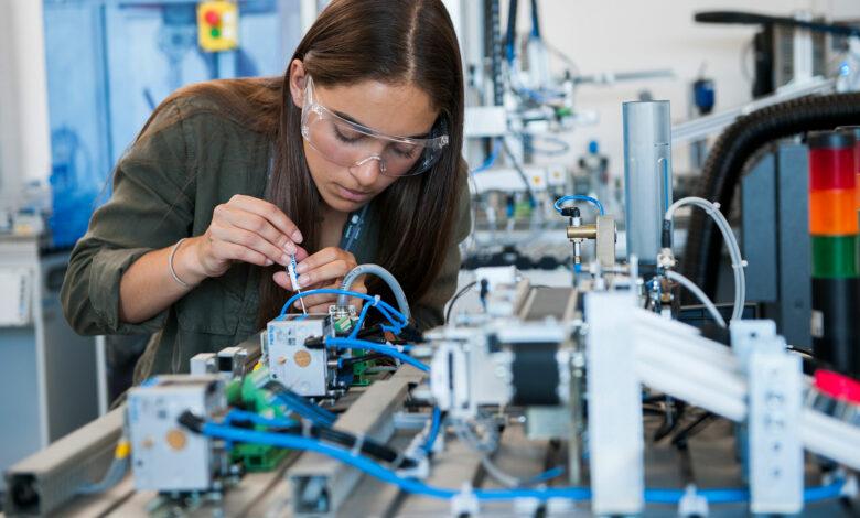 Online Mechatronics Degree: Program Overview, Admission Requirements, 10 Best Schools, and Career Prospects