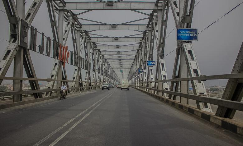 Fuel tanker rams into vehicle on Niger Bridge, catches fire