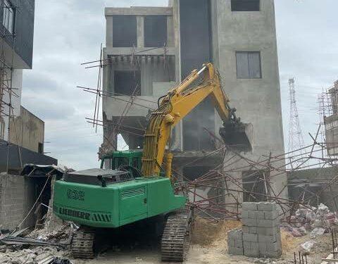 Lagos removes illegal structures in Parkview Estate, Banana Island